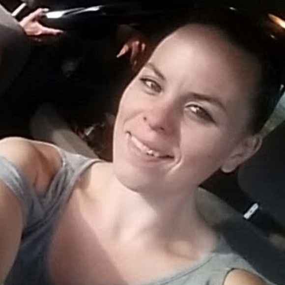 Meet your Posher, Laura - Picture 1 of 1